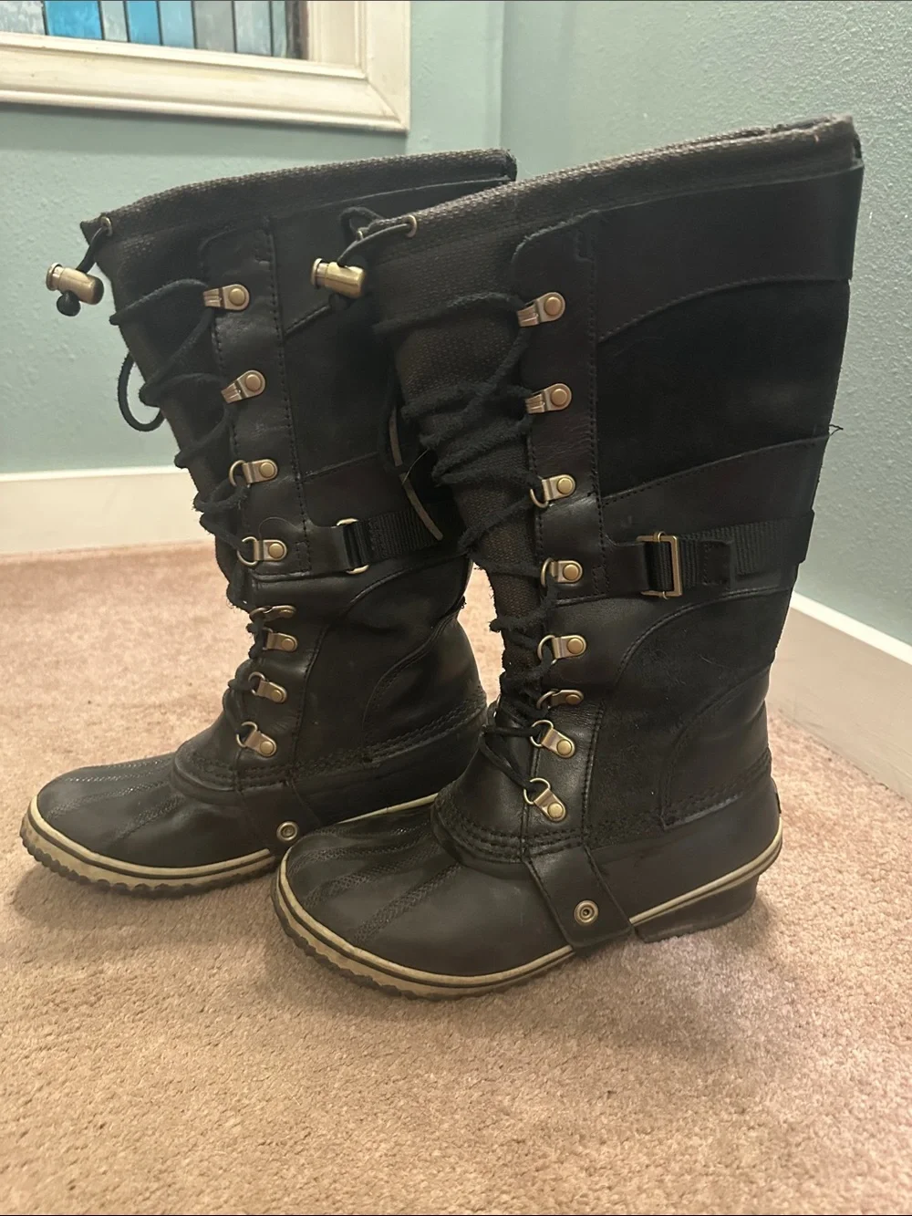 Sorel Carly Conquest Black Lace-Up Boots